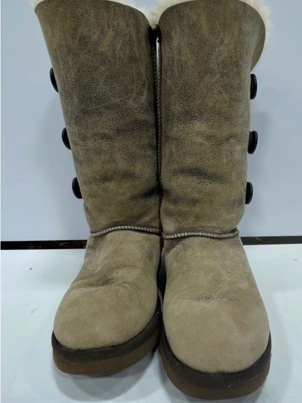 1 hour sale. Ugg Boots, Tall Bailey Button Triplet Sand Sheepskin Button US 8 - Picture 4 of 11